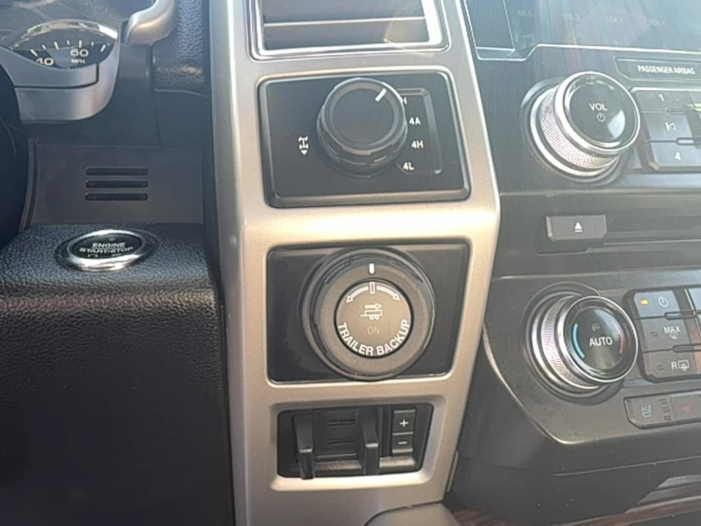 Used 2016 Ford F150 Lariat w/ Equipment Group 502A Luxury AWD/4WD image 30