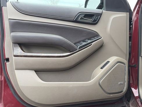 Used 2016 Chevrolet Suburban LT image 2