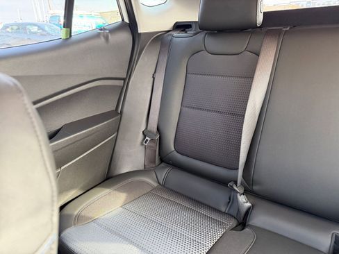 Used 2025 Chevrolet Trax LT w/ LT Convenience Package image 37