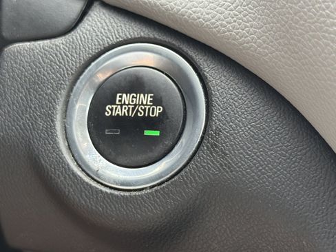 Used 2020 Chevrolet Equinox LS FWD image 36