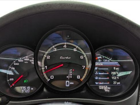 Used 2016 Porsche Macan Turbo image 28