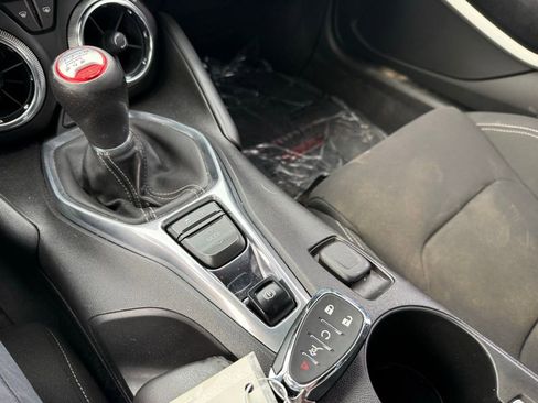 Used 2017 Chevrolet Camaro SS RWD image 9