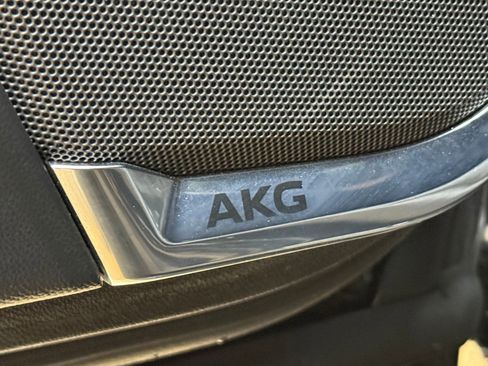 Certified 2022 Cadillac Escalade Premium Luxury w/ LPO, Radiant Package image 25