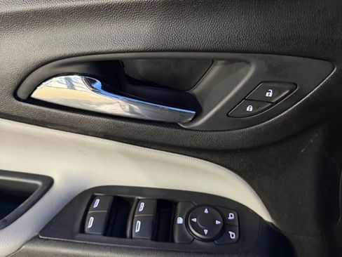 Used 2020 Chevrolet Equinox LS w/ LS Convenience Package image 21