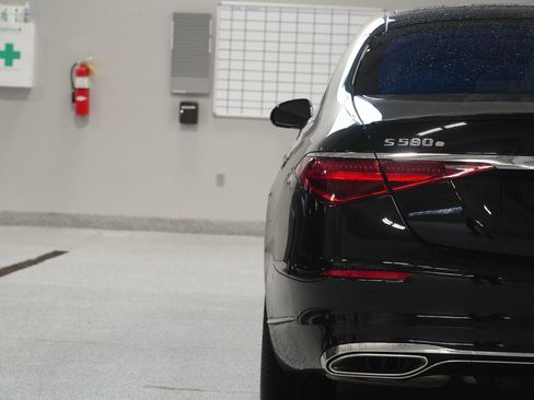 Certified 2024 Mercedes-Benz S 580e 4MATIC Sedan image 11