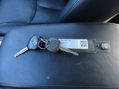 Used 2010 Toyota Camry LE image 24