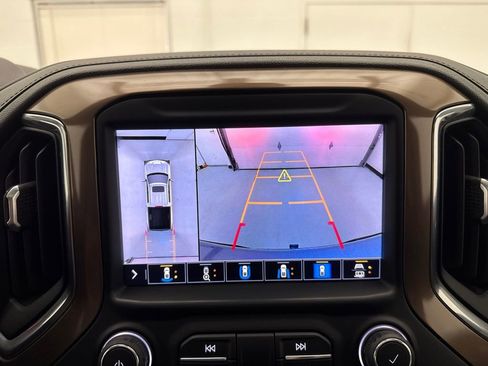 Used 2021 Chevrolet Silverado 1500 High Country w/ Technology Package AWD/4WD image 32