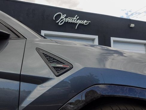 Used 2019 Lamborghini Urus image 6