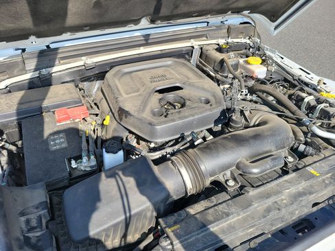Used 2025 Jeep Wrangler Unlimited Sahara AWD/4WD image 27