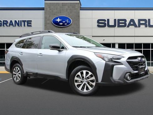 Used 2025 Subaru Outback Premium image 3