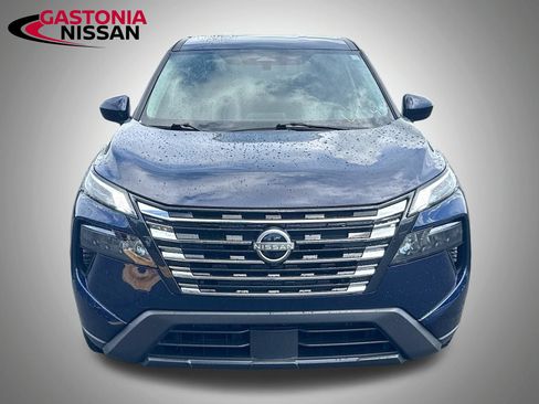 Used 2025 Nissan Rogue SV FWD image 2