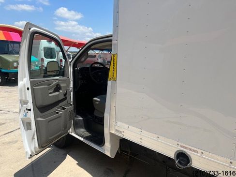 Used 2016 Chevrolet Express 3500 image 13