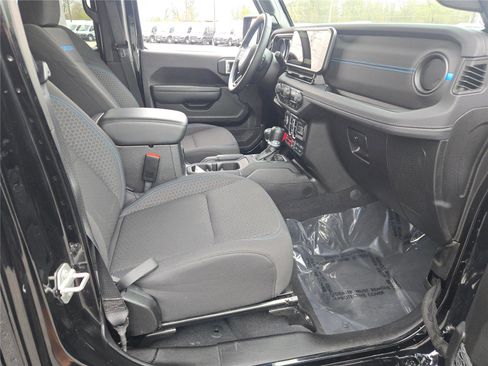 Certified 2025 Jeep Wrangler Unlimited Rubicon 4xe w/ Safety Group AWD/4WD image 8