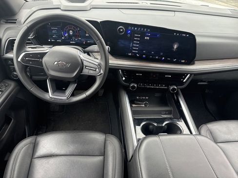 Used 2025 Chevrolet Suburban Z71 image 6