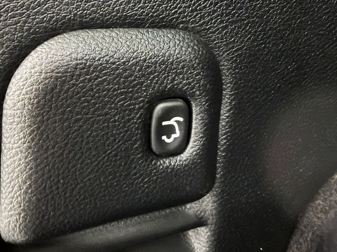 Used 2013 Jeep Grand Cherokee Overland w/ Advance Technology Group image 24