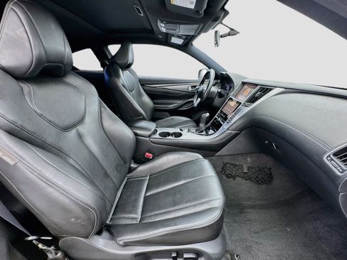 Used 2017 INFINITI Q60 2.0t w/ Moonroof Package RWD image 19