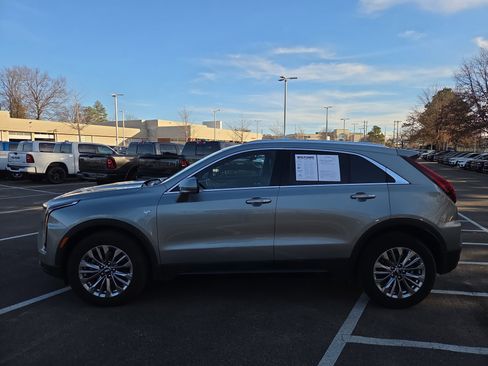 Used 2024 Cadillac XT4 Premium Luxury image 2