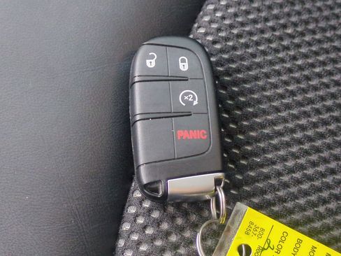 Used 2020 Dodge Journey Crossroad w/ Popular Equipment Group image 27