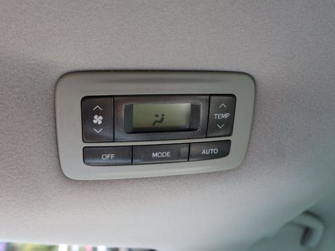 Used 2013 Toyota Sienna LE w/ Towing Pkg FWD image 21