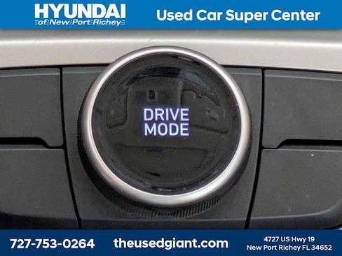 Certified 2025 Hyundai Venue SEL FWD image 24