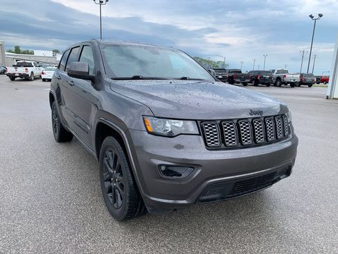 Used 2020 Jeep Grand Cherokee Altitude AWD/4WD image 13