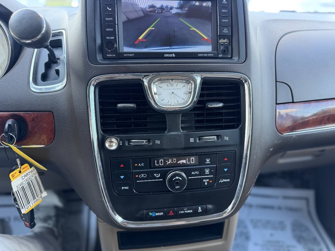 Used 2013 Chrysler Town & Country Touring FWD image 12