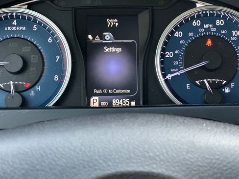 Used 2017 Toyota Camry XLE image 29