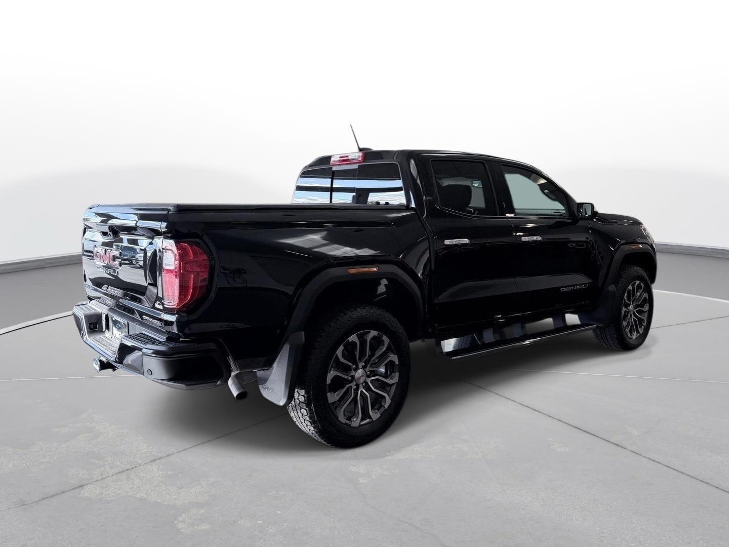 Used 2023 GMC Canyon Denali AWD/4WD image 12