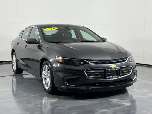 Used 2016 Chevrolet Malibu LT w/ Leather Package FWD image 3