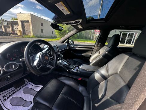 Used 2018 Porsche Cayenne image 16