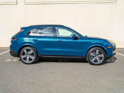 Certified 2026 Porsche Cayenne AWD/4WD image 8