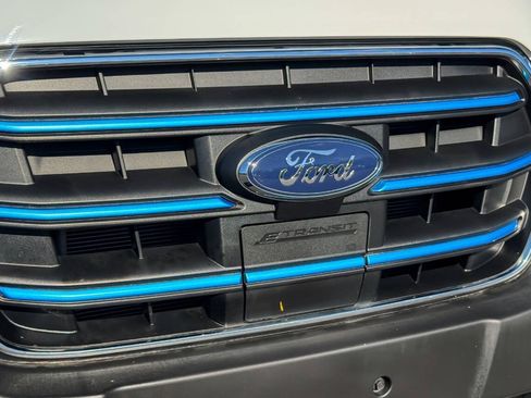 Used 2023 Ford E-Transit Medium Roof RWD image 9