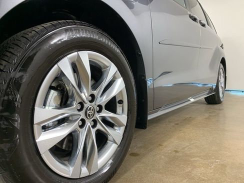 Used 2025 Toyota Sienna XLE w/ XLE Plus Package image 2