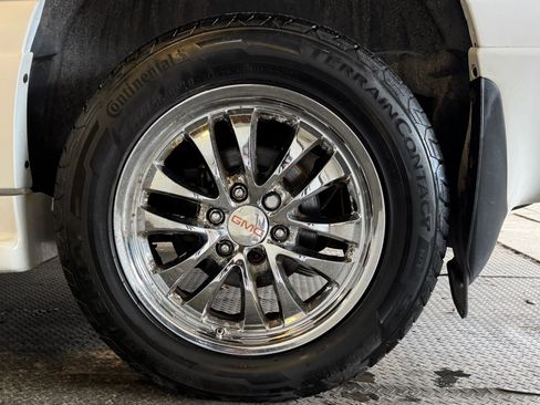 Used 2004 GMC Yukon XL Denali image 8