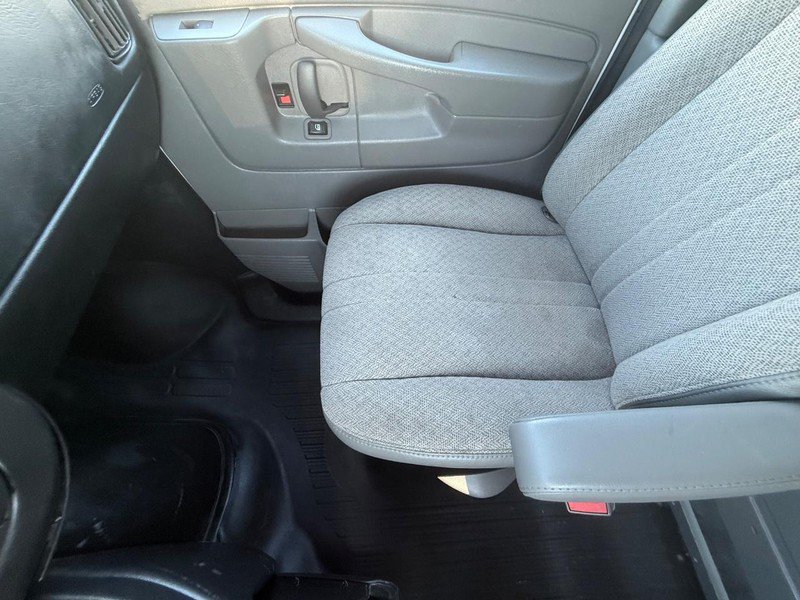Used 2015 Chevrolet Express 3500 RWD image 22