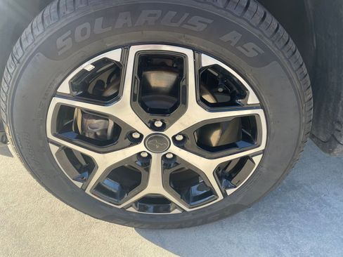 Used 2025 Jeep Compass Limited image 32