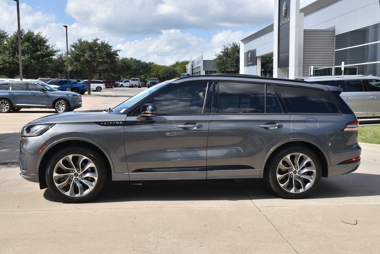 Certified 2025 Lincoln Aviator 2WD w/ Jet Appearance Package image 12