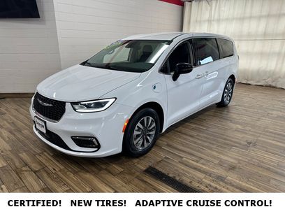 Certified 2024 Chrysler Pacifica Select