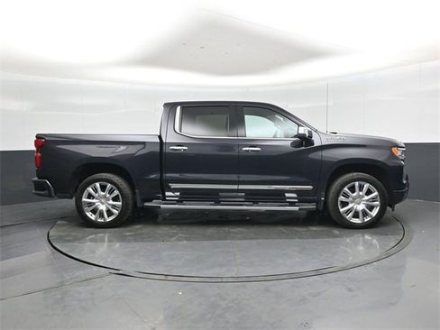 Used 2022 Chevrolet Silverado 1500 High Country w/ High Country Premium Package image 2