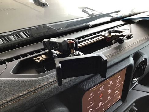 Used 2021 Jeep Wrangler Unlimited Sahara image 29