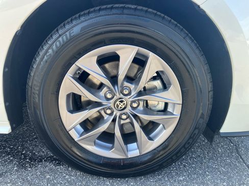 Used 2021 Toyota Sienna XLE image 28