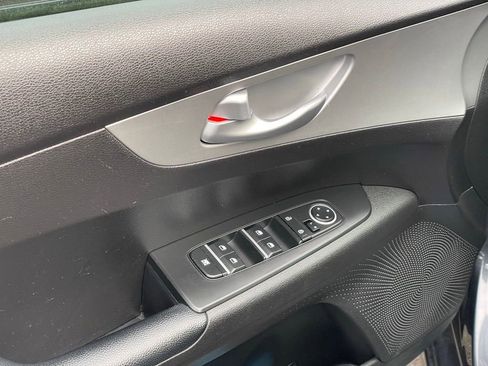 Used 2023 Kia Forte LXS image 11