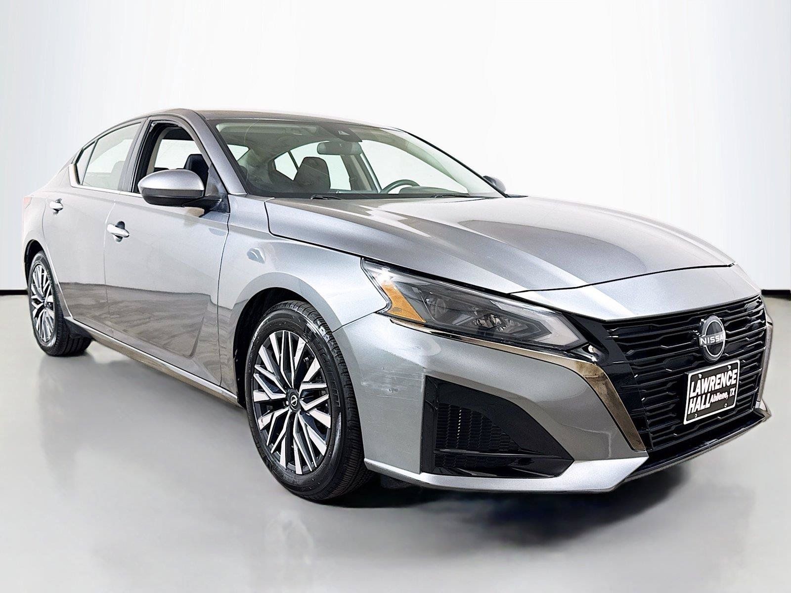 Used 2023 Nissan Altima 2.5 SV FWD image 3