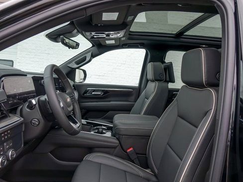 New 2026 Chevrolet Suburban Premier image 17