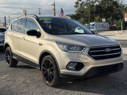 Used 2017 Ford Escape SE w/ Equipment Group 201A image 9