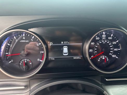 Used 2022 Kia Carnival LX FWD image 19