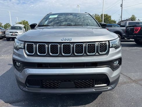 Used 2024 Jeep Compass Latitude AWD/4WD image 3