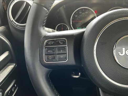 Used 2018 Jeep Wrangler Sahara w/ Connectivity Group AWD/4WD image 18