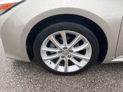 Used 2013 Toyota Avalon Limited FWD image 5