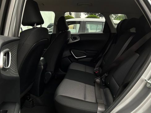 Used 2025 Kia Soul LX w/ LX Technology Package FWD image 11